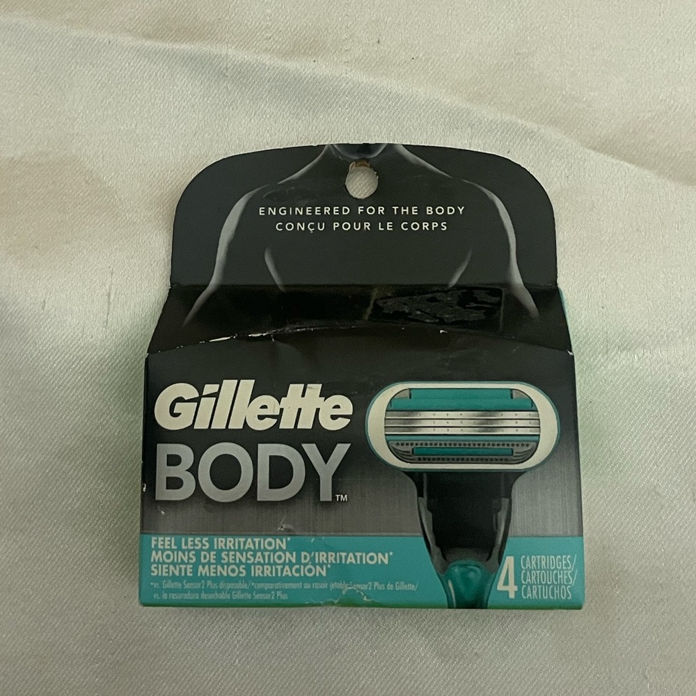 NEW Gilette body 4 cartridges mens